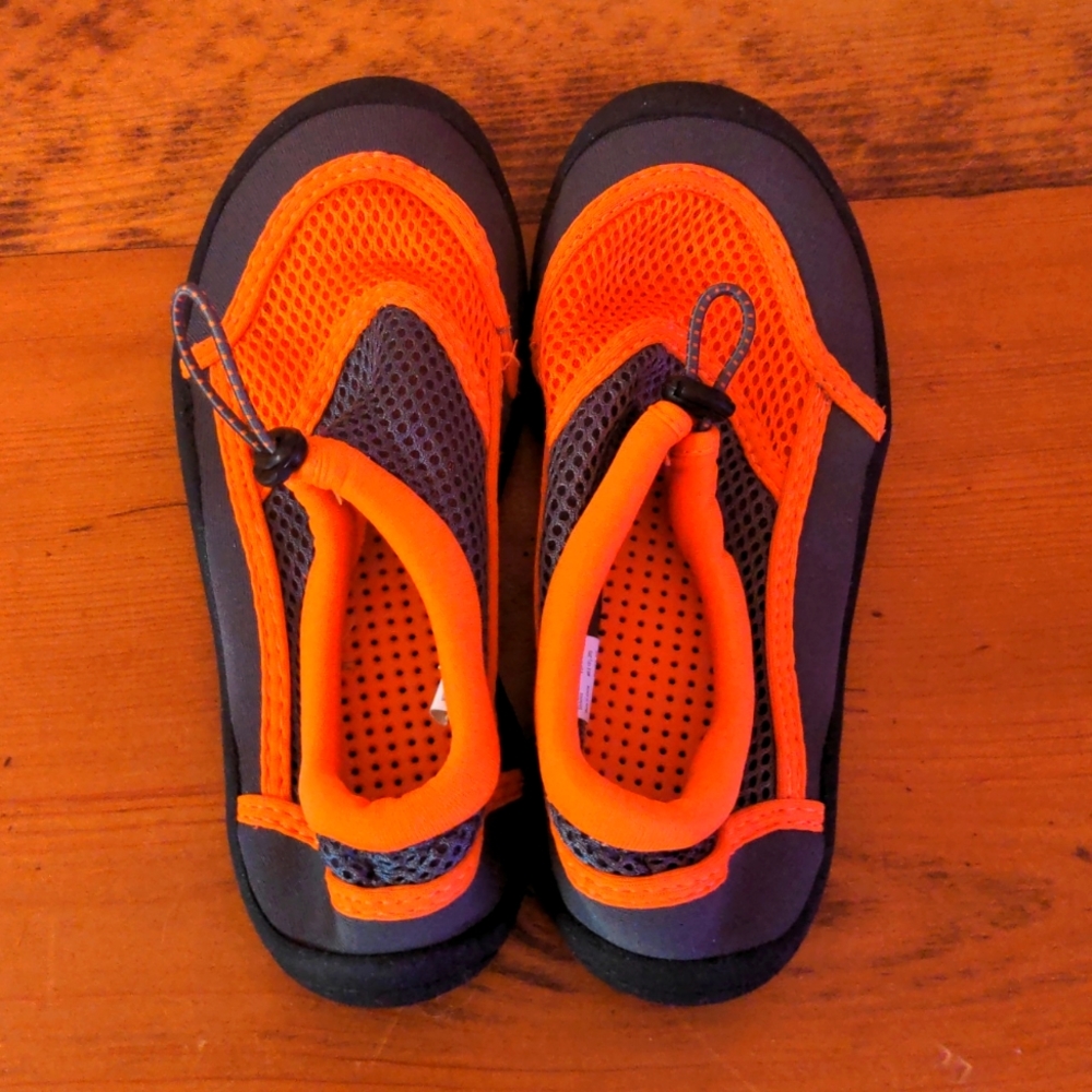 ⭐️FREE W/ PURCHASE! Kids Water Shoes